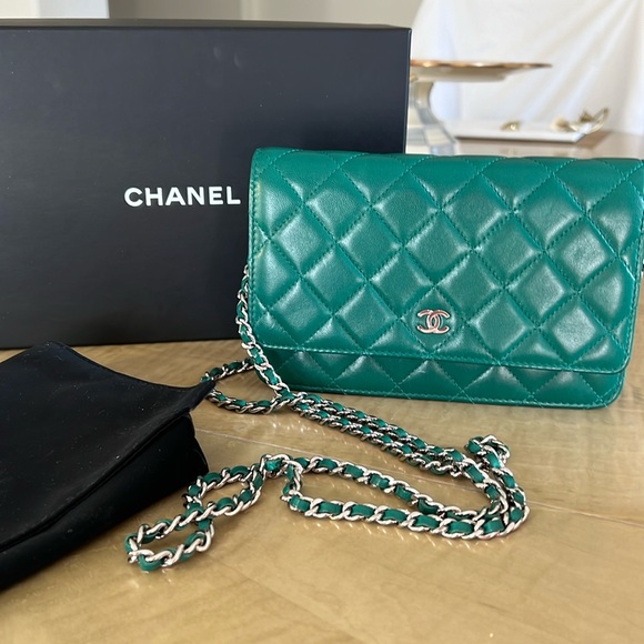 Chanel classic WOC in quilted lambskin in very good condition pouch and box - Picture 1 of 10